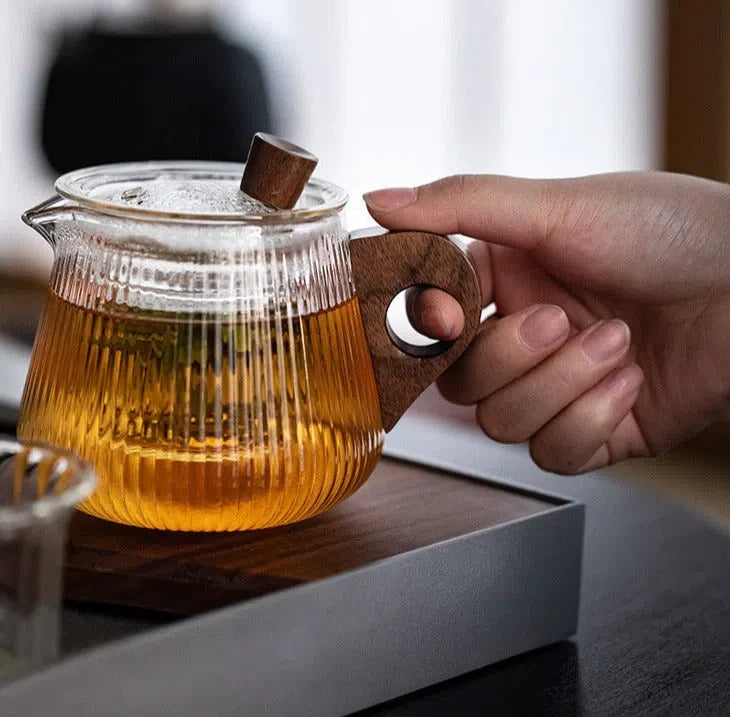 Mini Bule Canelado com Infusor – Elegância e Praticidade para Suas Bebidas