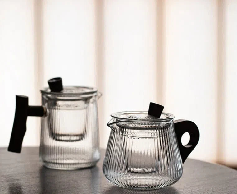 Mini Bule Canelado com Infusor – Elegância e Praticidade para Suas Bebidas