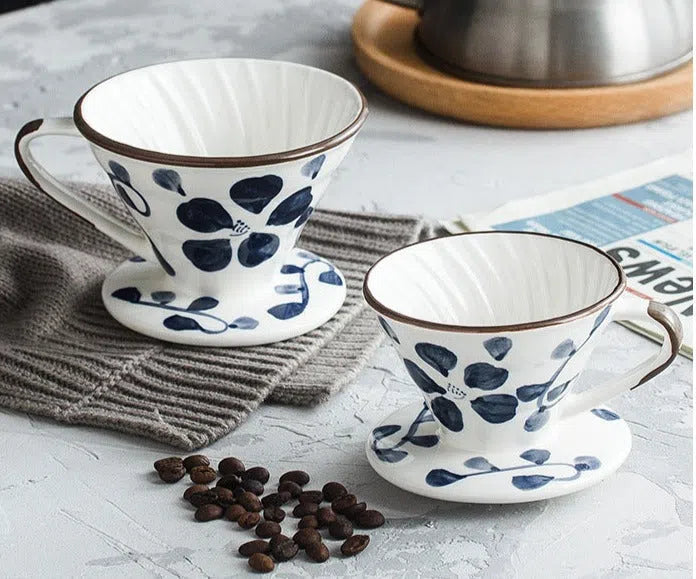 Suporte para Filtro V60 em Cerâmica Pintada à Mão – Elegância e Precisão no Seu Café