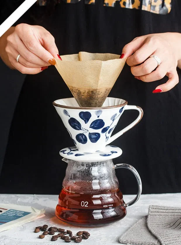 Suporte para Filtro V60 em Cerâmica Pintada à Mão – Elegância e Precisão no Seu Café