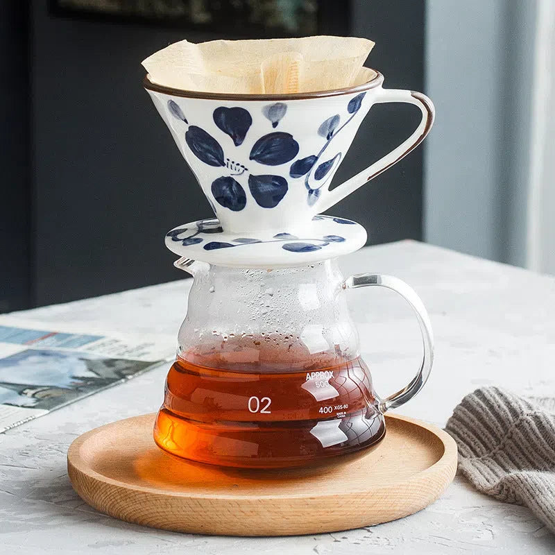 Suporte para Filtro V60 em Cerâmica Pintada à Mão – Elegância e Precisão no Seu Café