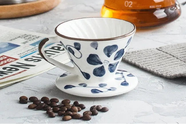 Suporte para Filtro V60 em Cerâmica Pintada à Mão – Elegância e Precisão no Seu Café