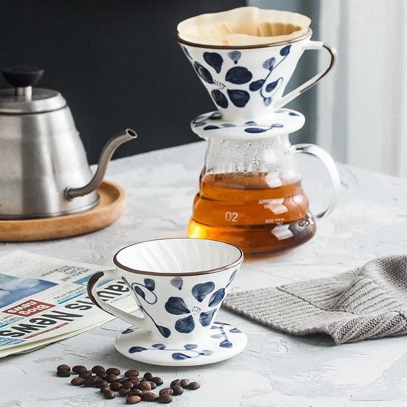 Suporte para Filtro V60 em Cerâmica Pintada à Mão – Elegância e Precisão no Seu Café