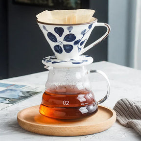 Suporte para Filtro V60 em Cerâmica Pintada à Mão – Elegância e Precisão no Seu Café