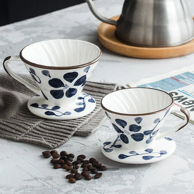 Suporte para Filtro V60 em Cerâmica Pintada à Mão – Elegância e Precisão no Seu Café